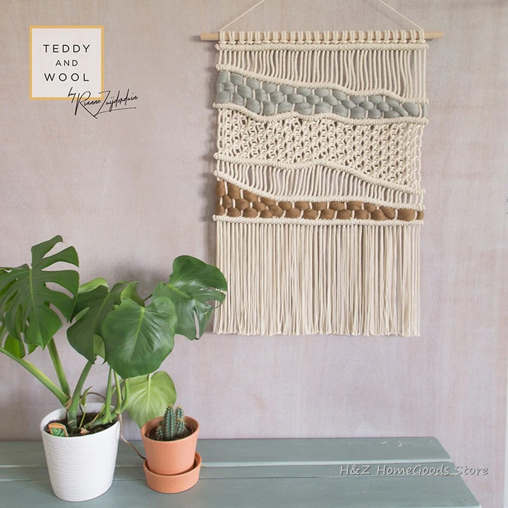 Hand-Woven Macrame Wall Tapestry – 50×80 cm