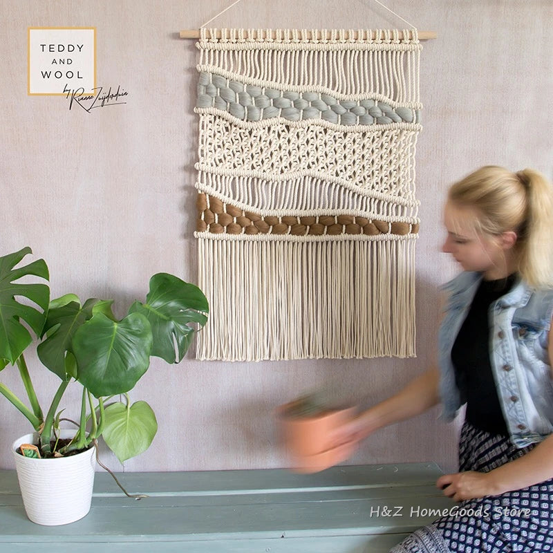 Hand-Woven Macrame Wall Tapestry – 50×80 cm